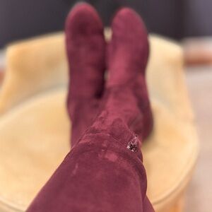 Elegant Burgundy Women's Boots
